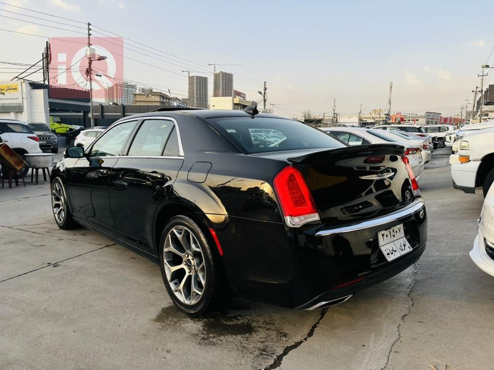 کرایسلەر 300